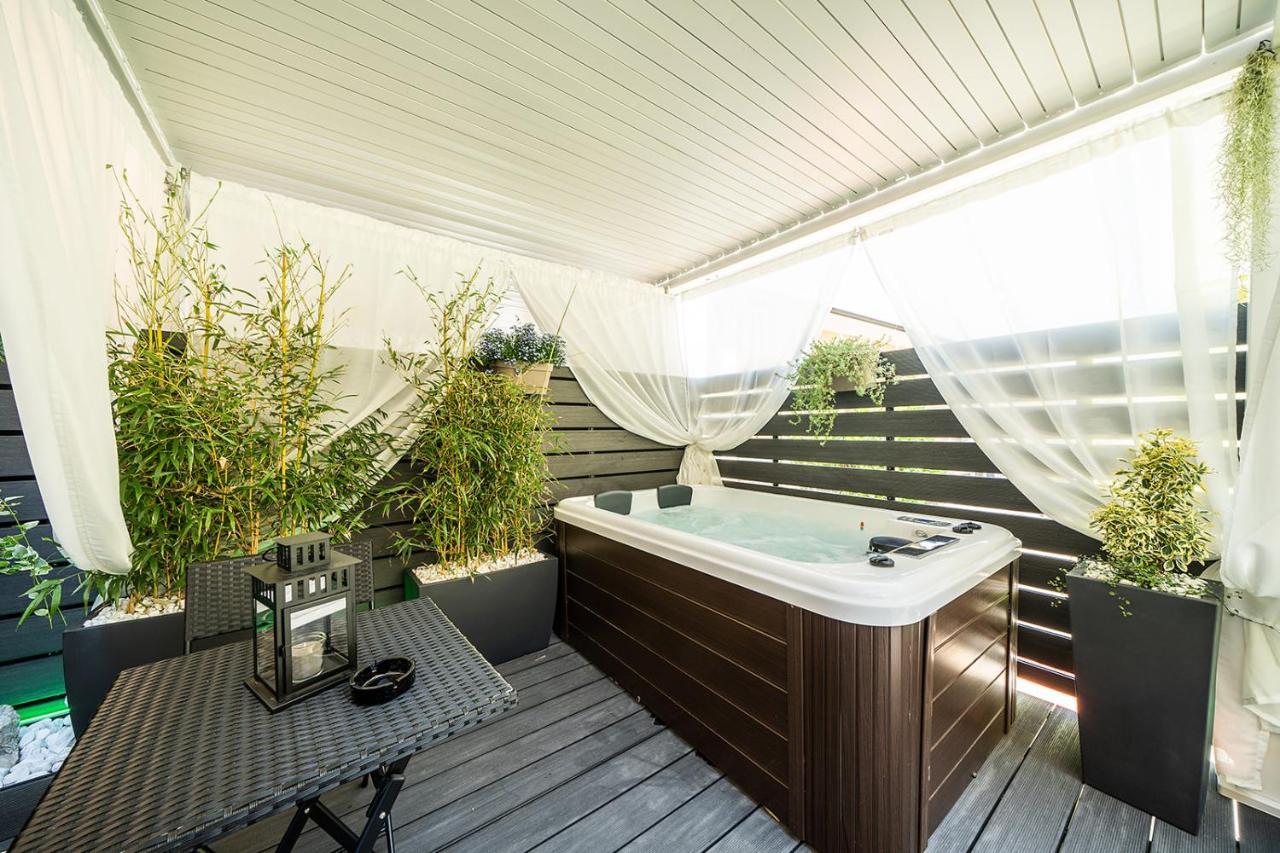 Sea Garden Apartments & Rooms Градо Экстерьер фото